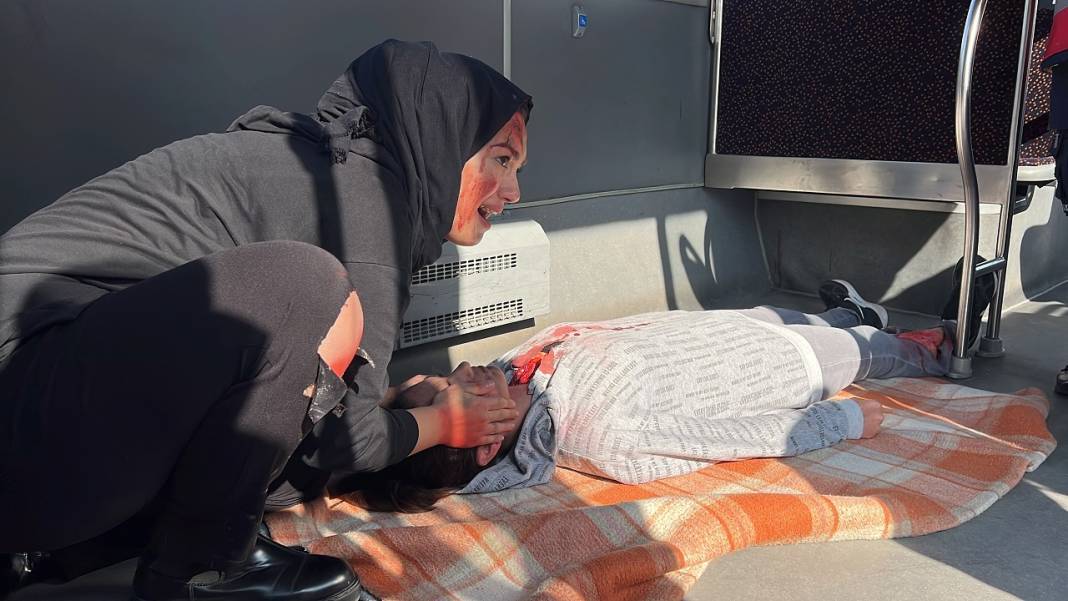 Yerde acıyla kıvranak yatan insanlar, kopan feryatlar! Konya'da görenler gerçek sandı! 5